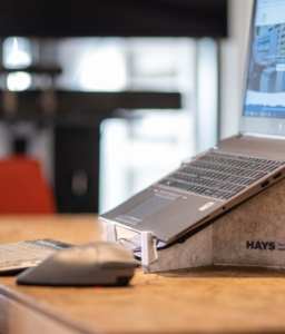 Ergonomische gepersonaliseerde laptophouders voor Hays