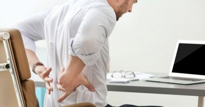 Een ergonomische bureaustoel helpt klachten voorkomen en verminderen.