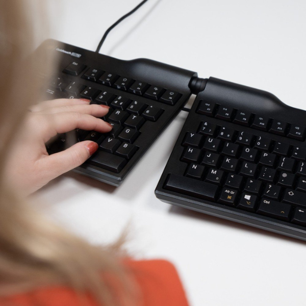 Goldtouch Elite ergonomisch gesplitst toetsenbord in verstelbare tent- en spreidstand