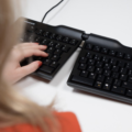 Goldtouch Elite ergonomisch gesplitst toetsenbord in verstelbare tent- en spreidstand